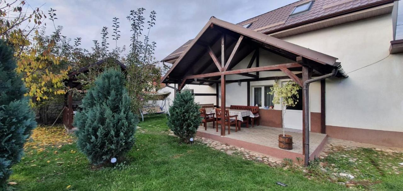 Casa De Oaspeti Laura Rîşnov Exterior foto